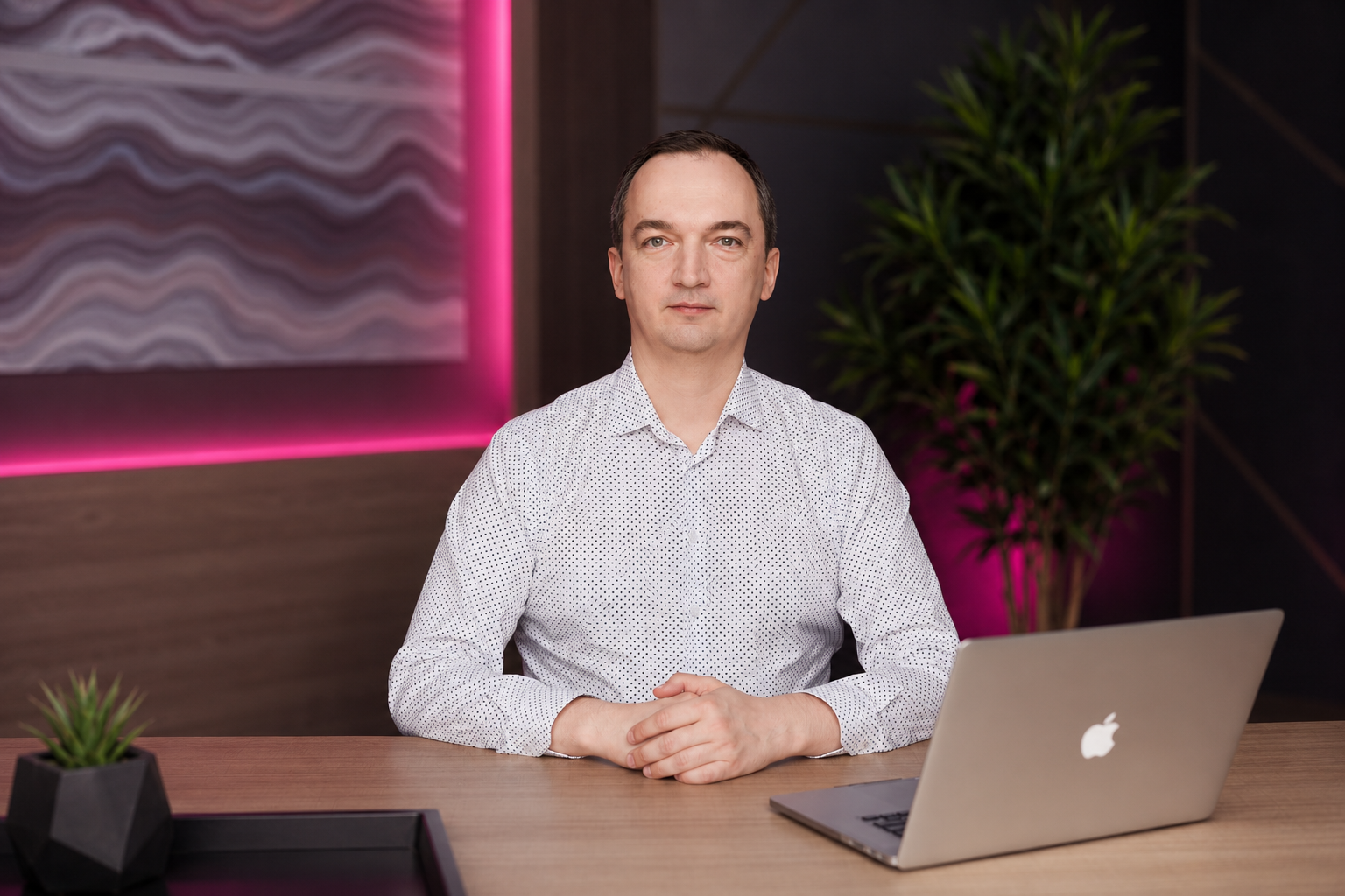 Андрей Чуйкин обсуждает с клиентом форматы работы по БИТ.ФИНАНС